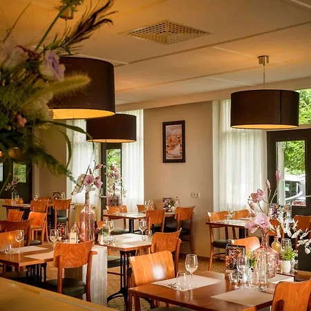 Campanile & Restaurant Oost 3*