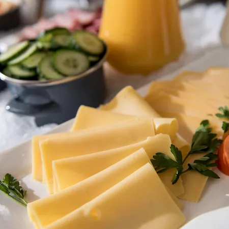 Campanile & Restaurant Oost 3*