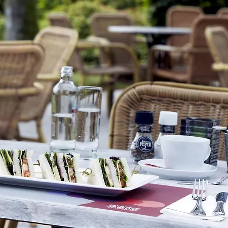 Hotel Campanile & Restaurant Oost 3*