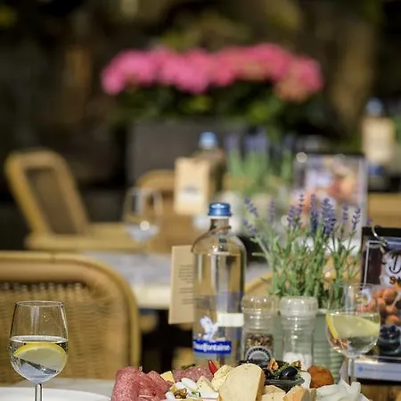 Campanile & Restaurant Oost 3*